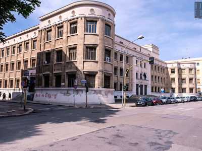 Il liceo Flacco fu fondato con il nome del grande poeta romano nel 1933, quando si distacc� dal Convitto Cirillo trovando sede in corso Vittorio Veneto
